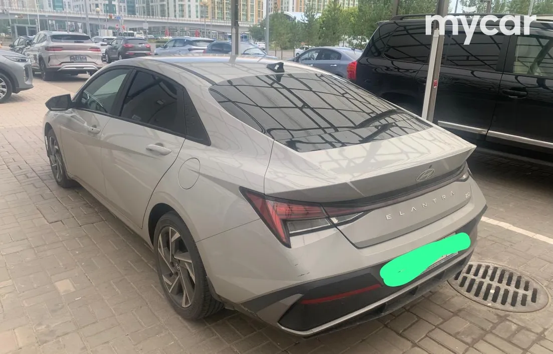 Hyundai Elantra 2024