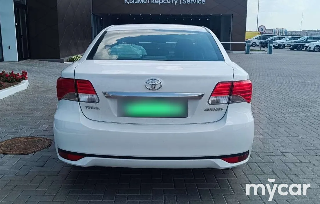 Toyota Avensis 2013