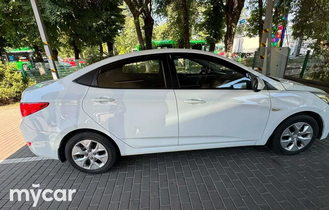 Hyundai Accent 2015