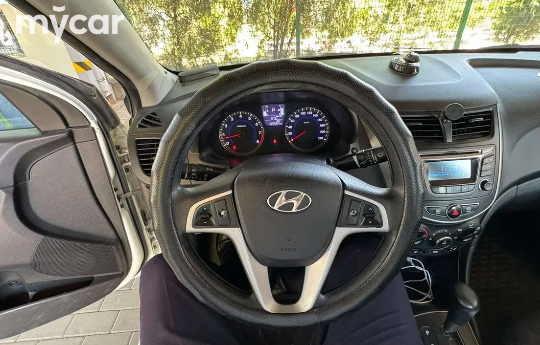 Hyundai Accent 2015