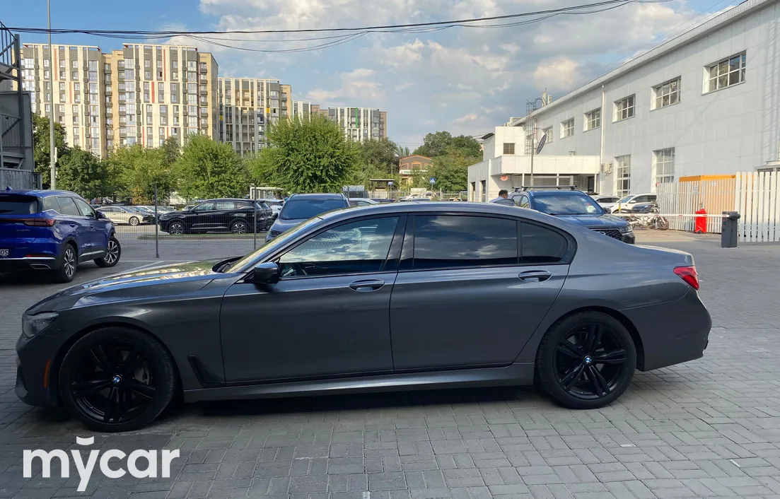 BMW 7 серия 2015
