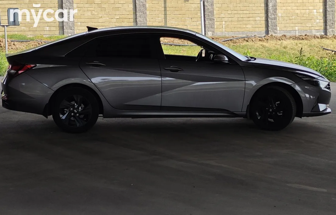 Hyundai Elantra 2022