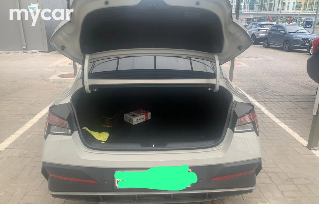 Hyundai Elantra 2024