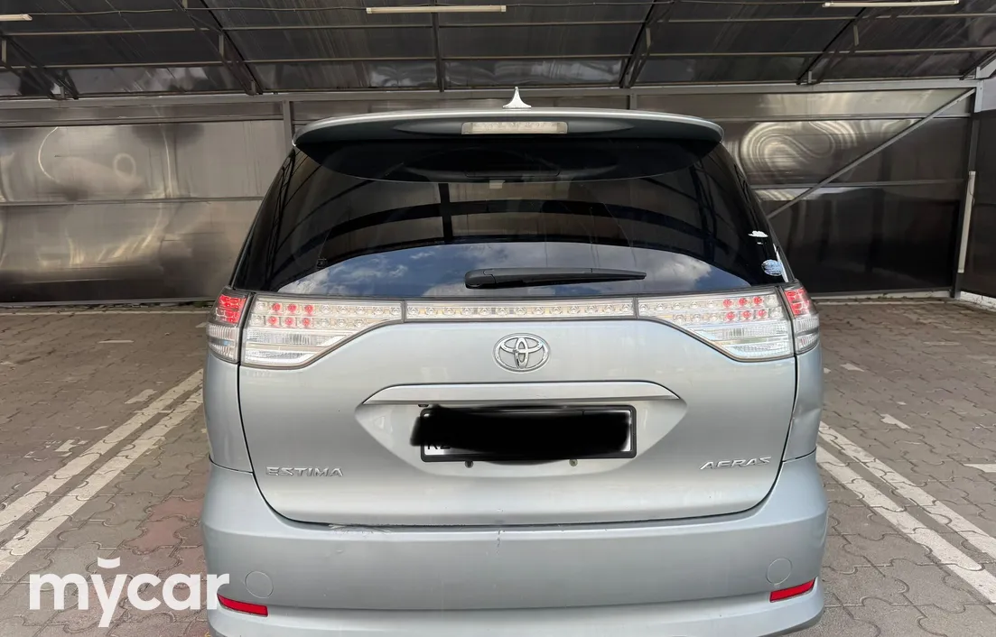 Toyota Estima 2006