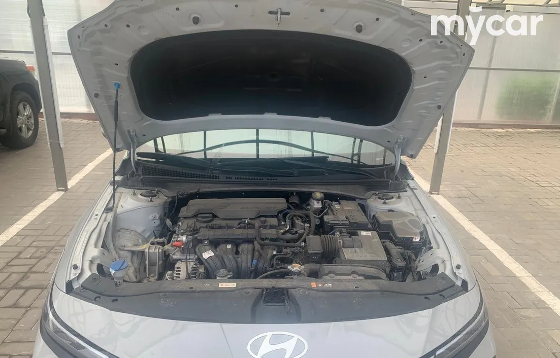 Hyundai Elantra 2024