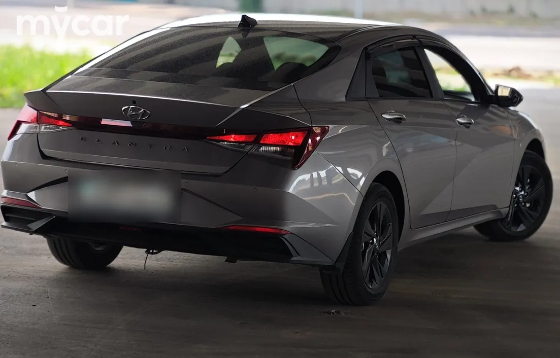 Hyundai Elantra 2022