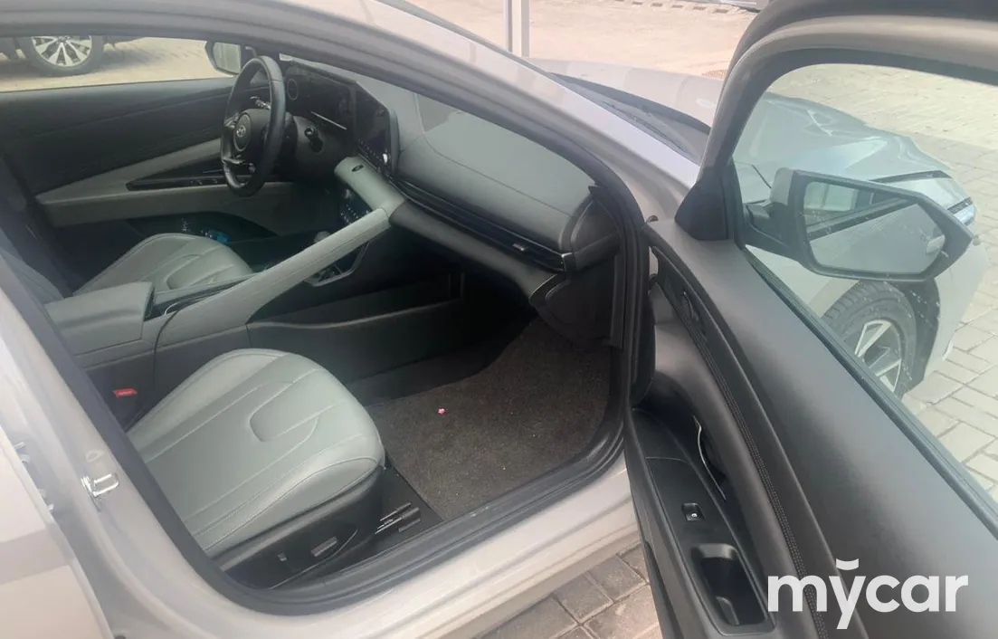 Hyundai Elantra 2024