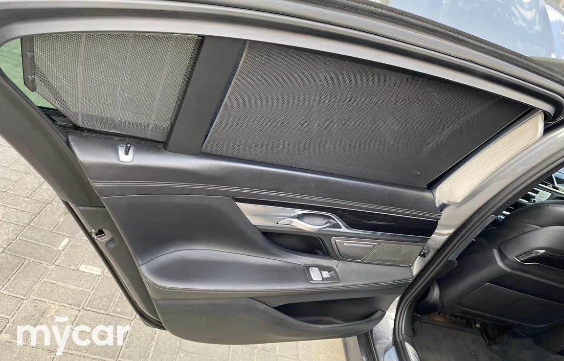 BMW 7 серия 2015