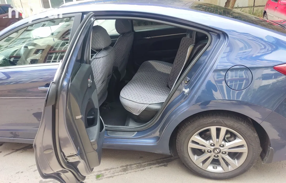 Hyundai Elantra 2018