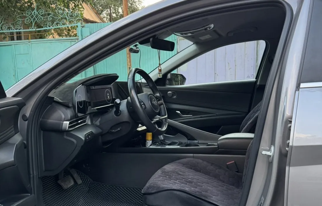 Hyundai Elantra 2023