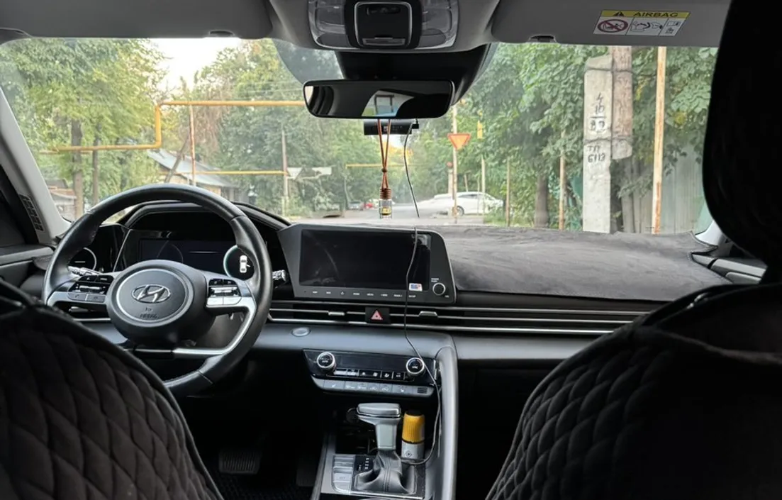 Hyundai Elantra 2023