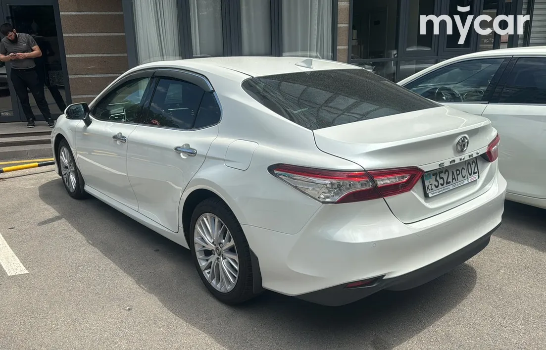 Toyota Camry 2019