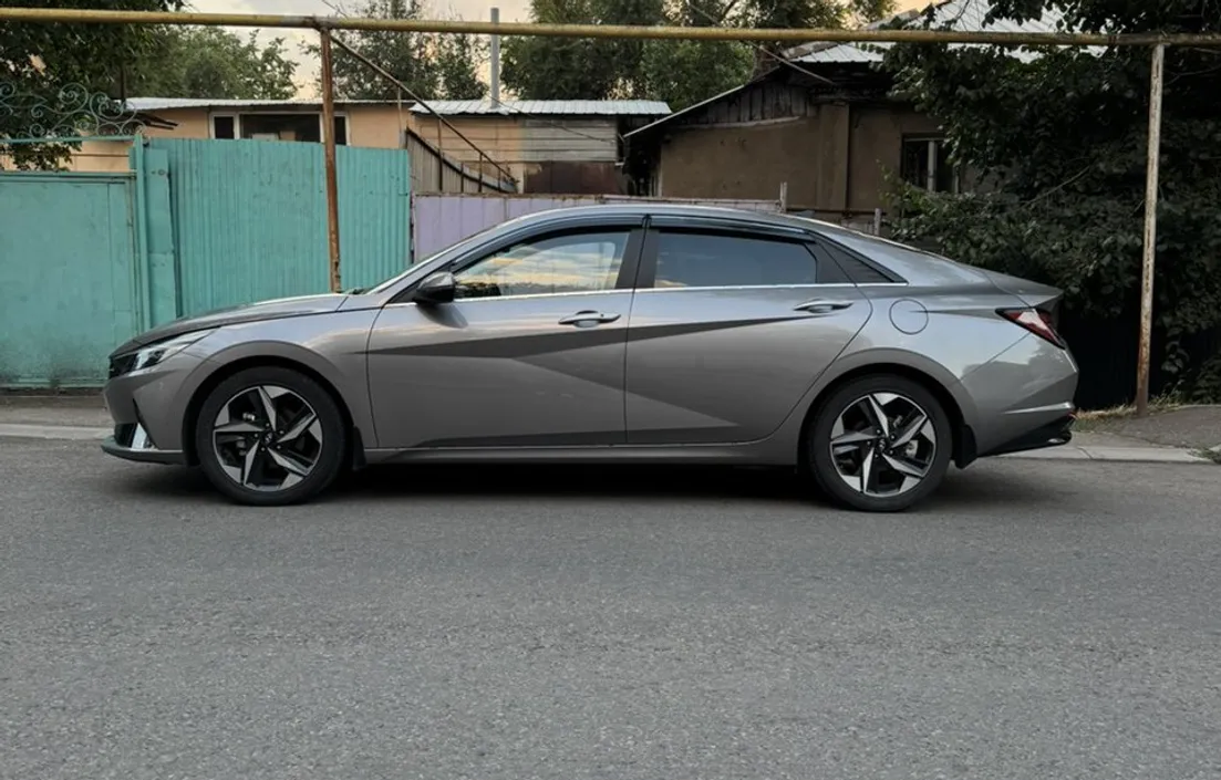 Hyundai Elantra 2023