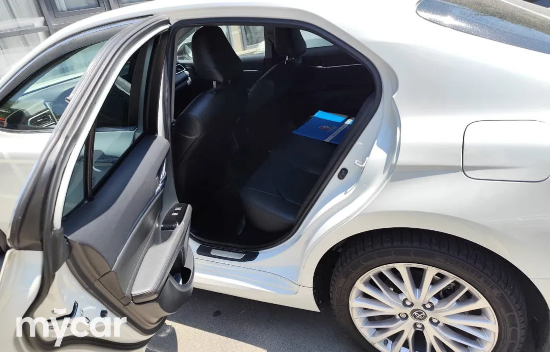 Toyota Camry 2019