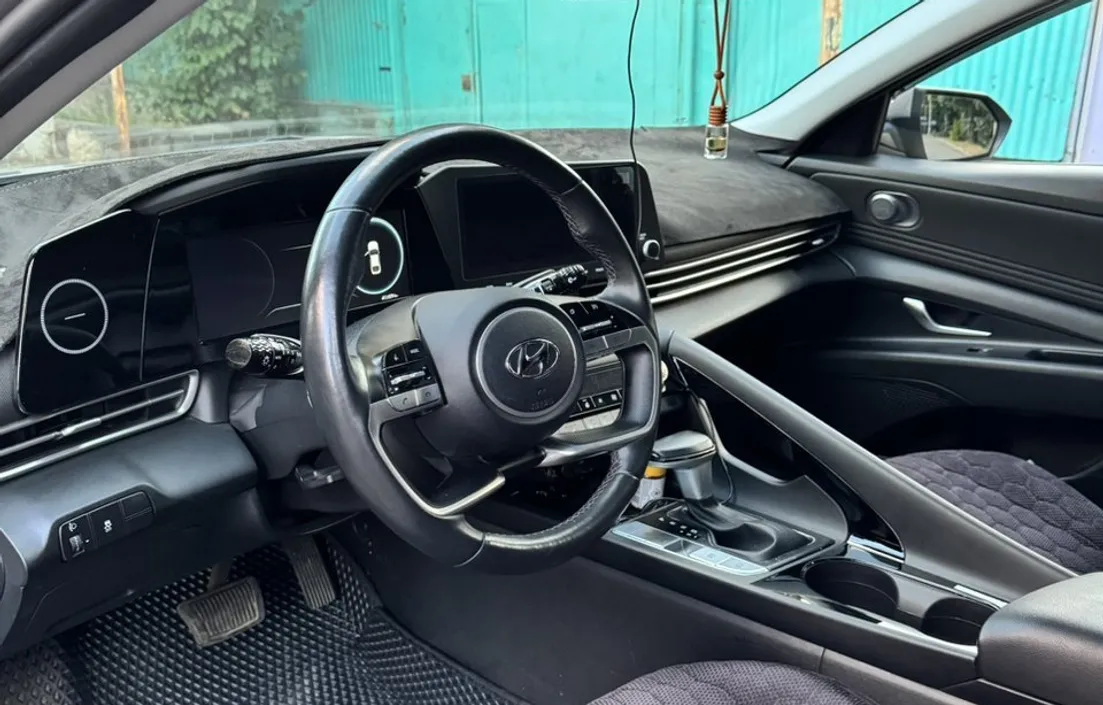 Hyundai Elantra 2023