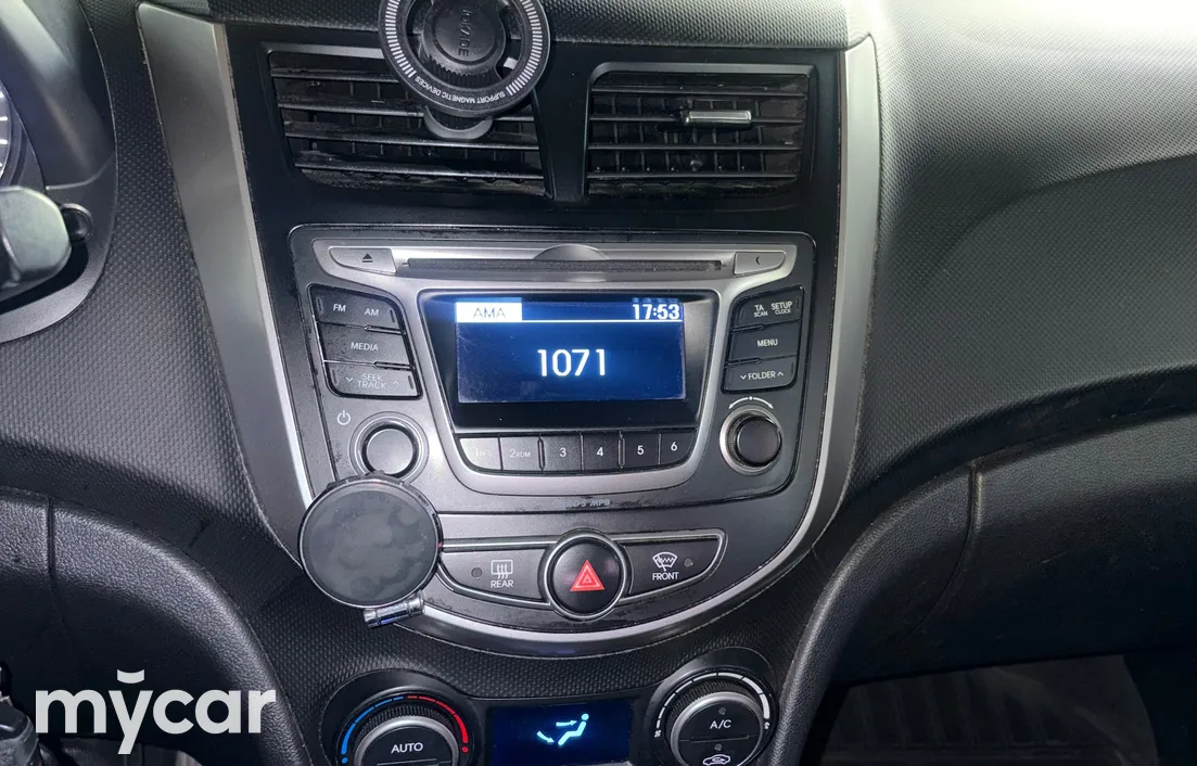 Hyundai Solaris 2015
