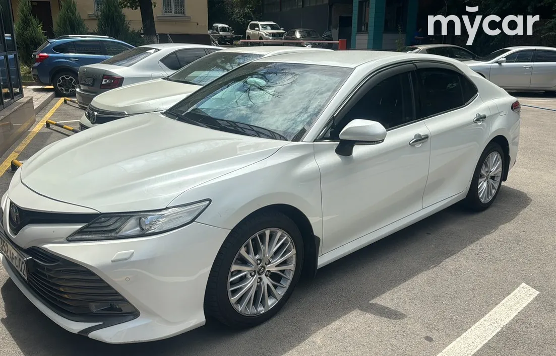 Toyota Camry 2019
