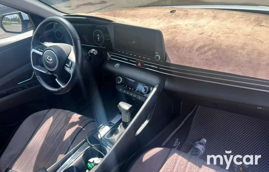 Hyundai Elantra 2023