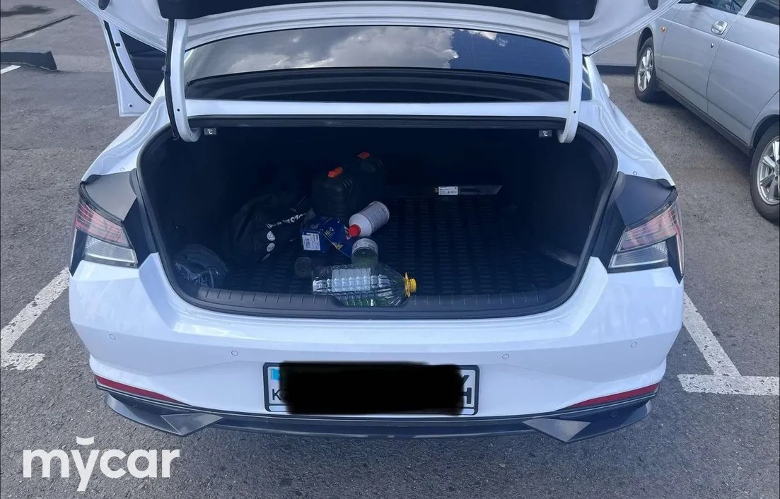 Hyundai Elantra 2023