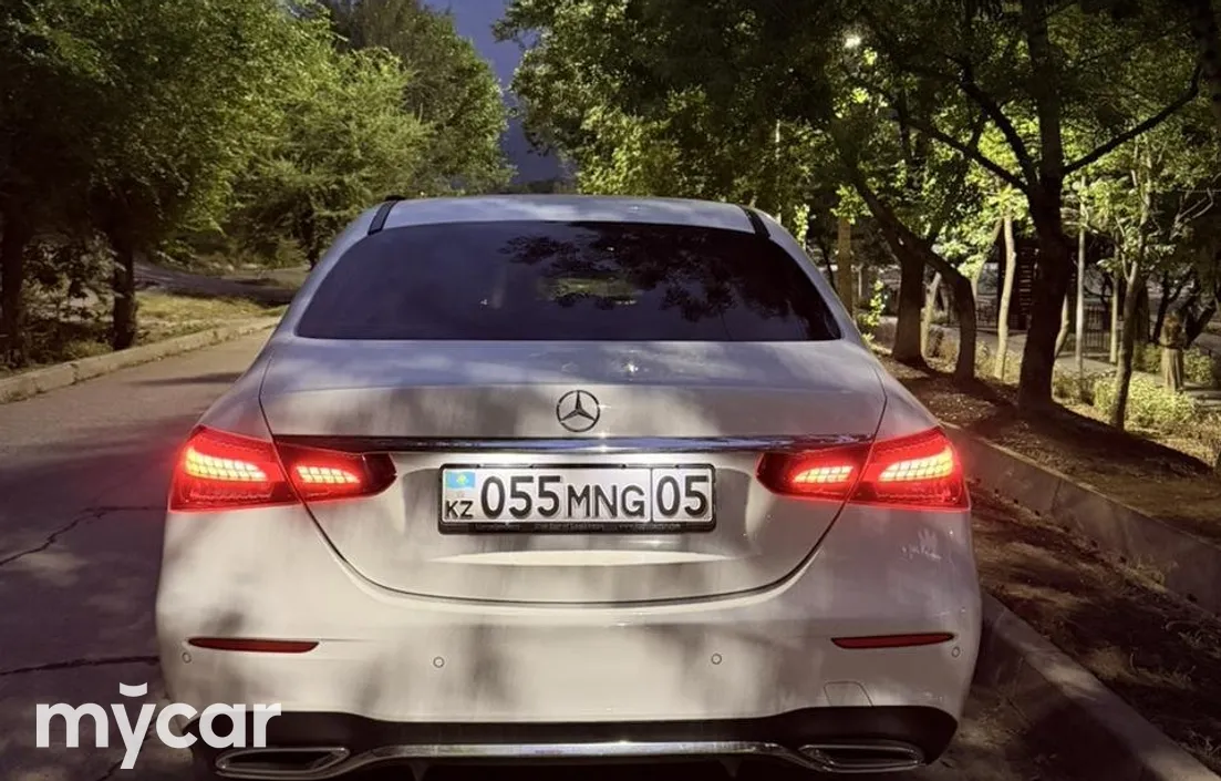 Mercedes-Benz E-Класс 2021