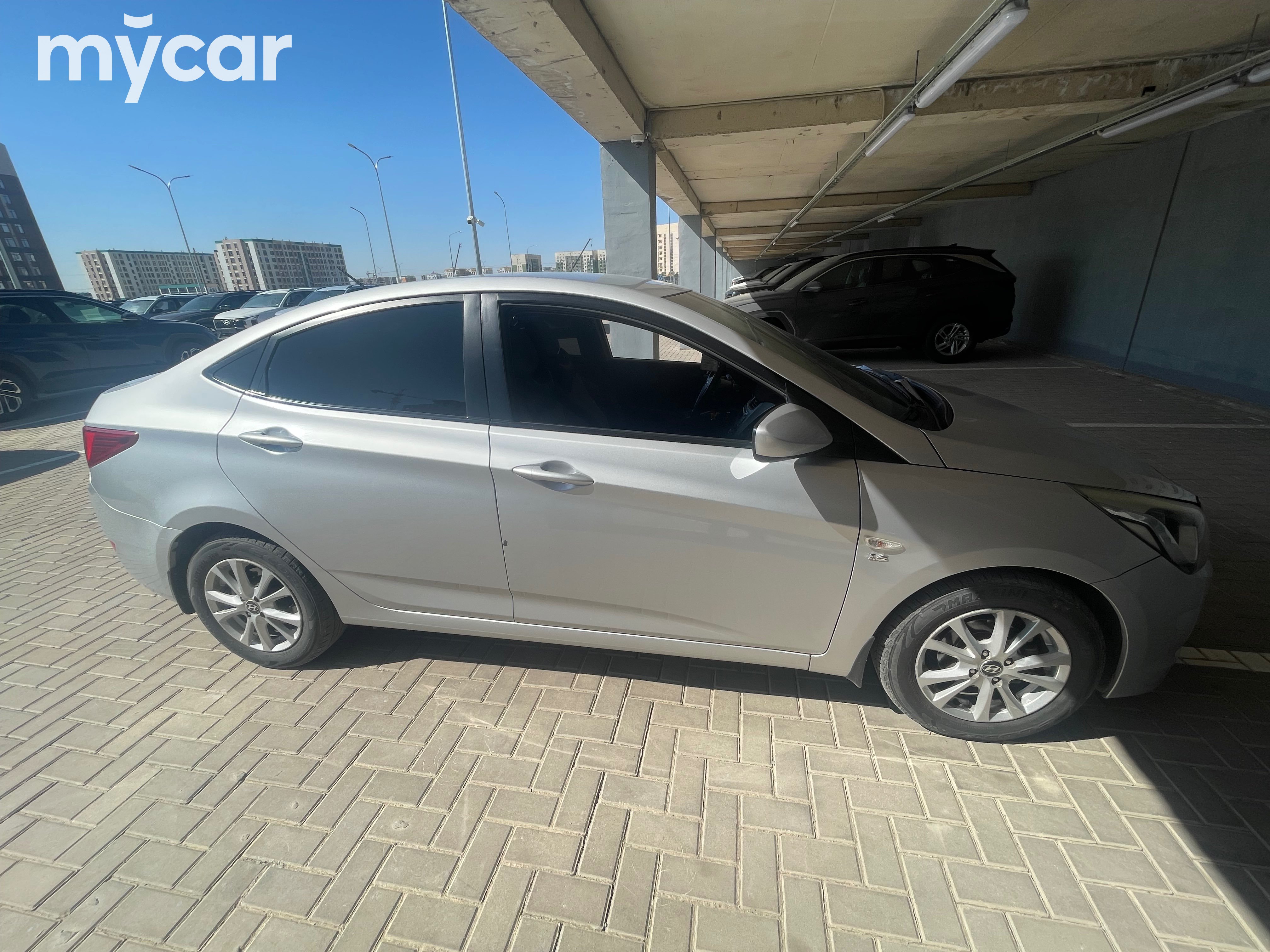 Hyundai Accent 2015