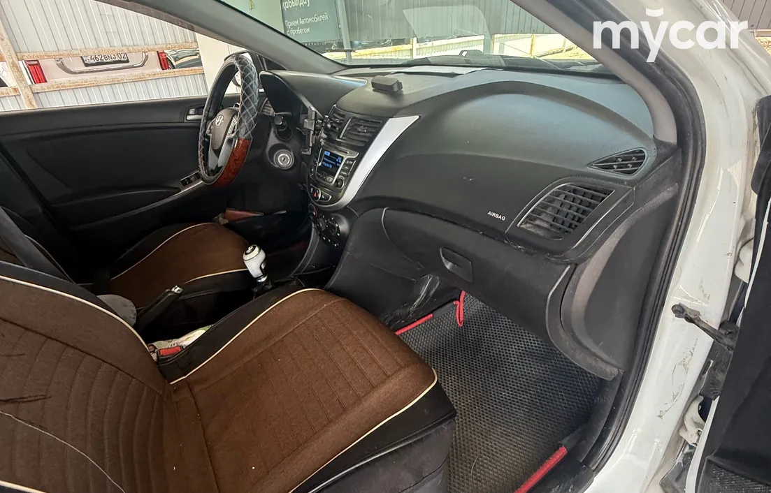 Hyundai Accent 2015