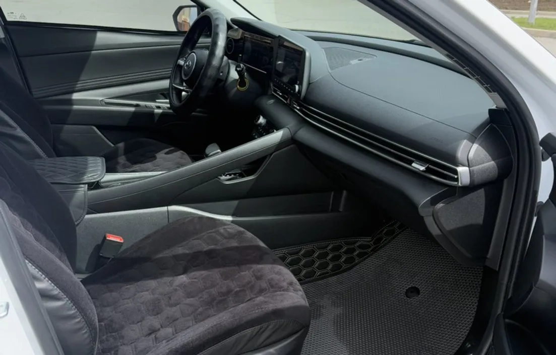 Hyundai Elantra 2023