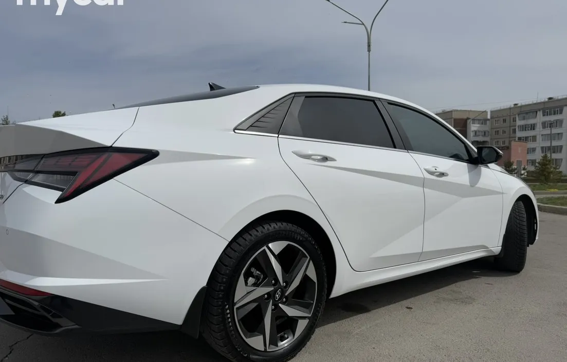 Hyundai Elantra 2023