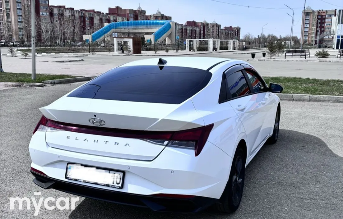 Hyundai Elantra 2023