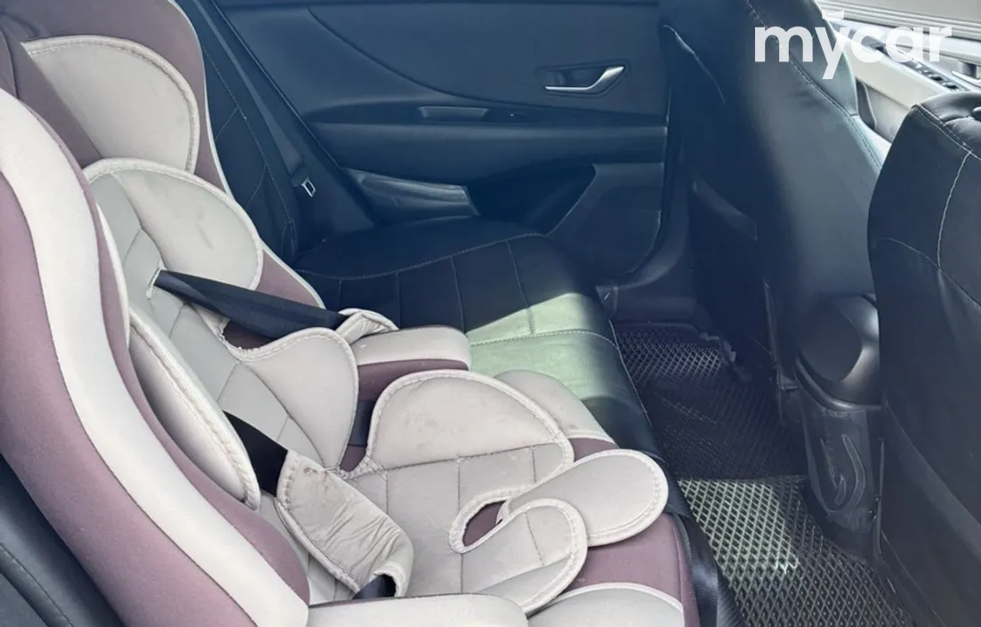 Hyundai Elantra 2023