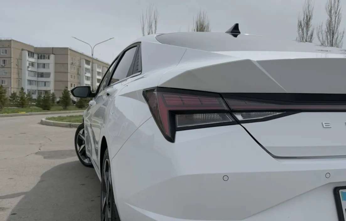 Hyundai Elantra 2023