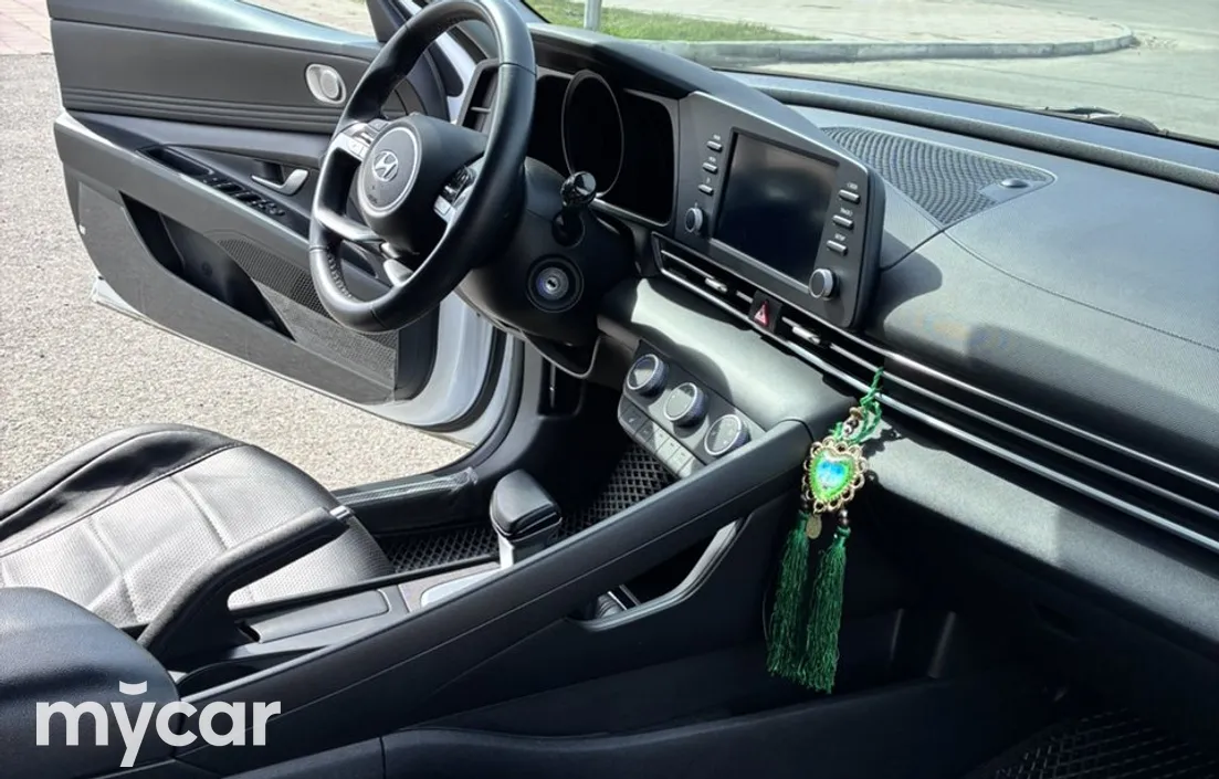 Hyundai Elantra 2023