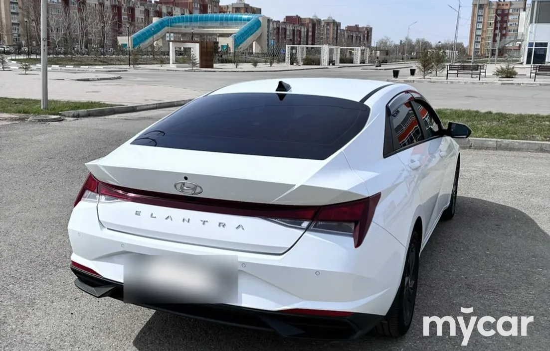 Hyundai Elantra 2023