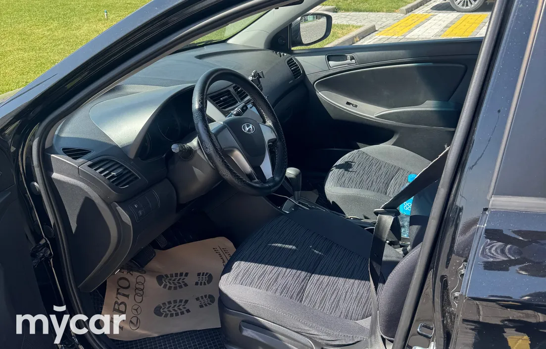 Hyundai Accent 2015