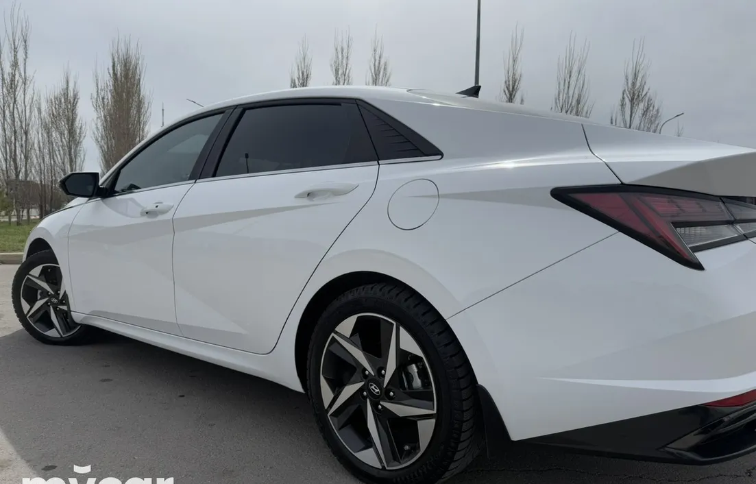 Hyundai Elantra 2023