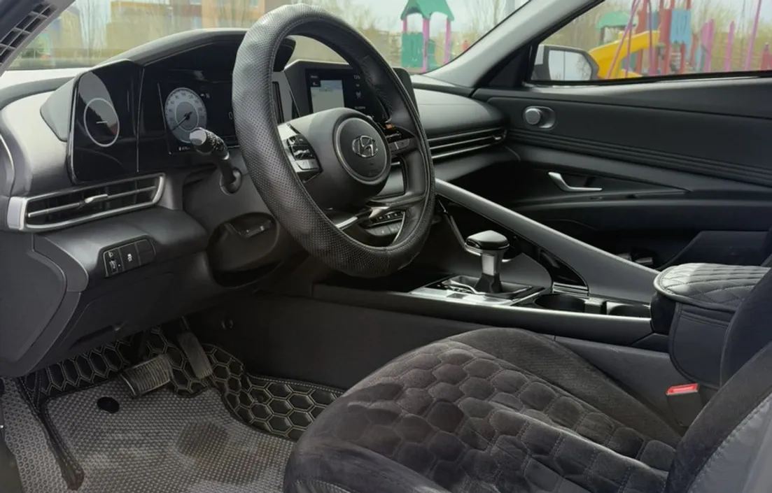 Hyundai Elantra 2023
