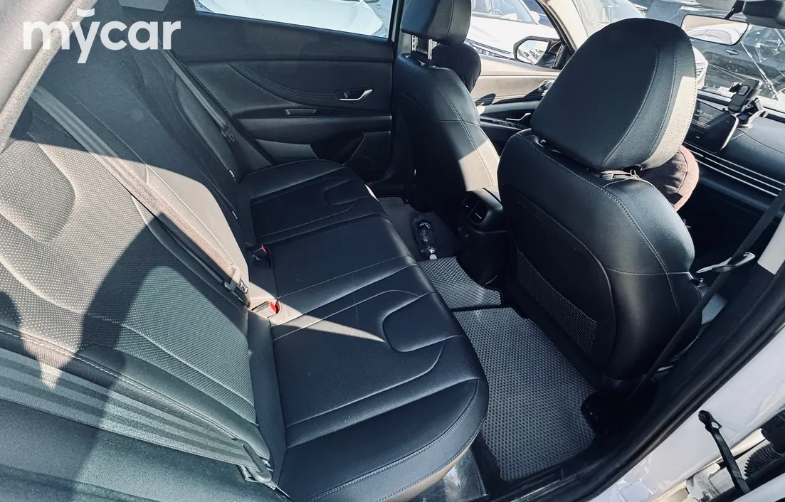 Hyundai Elantra 2024