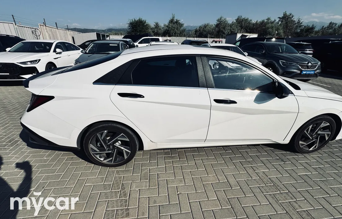 Hyundai Elantra 2024