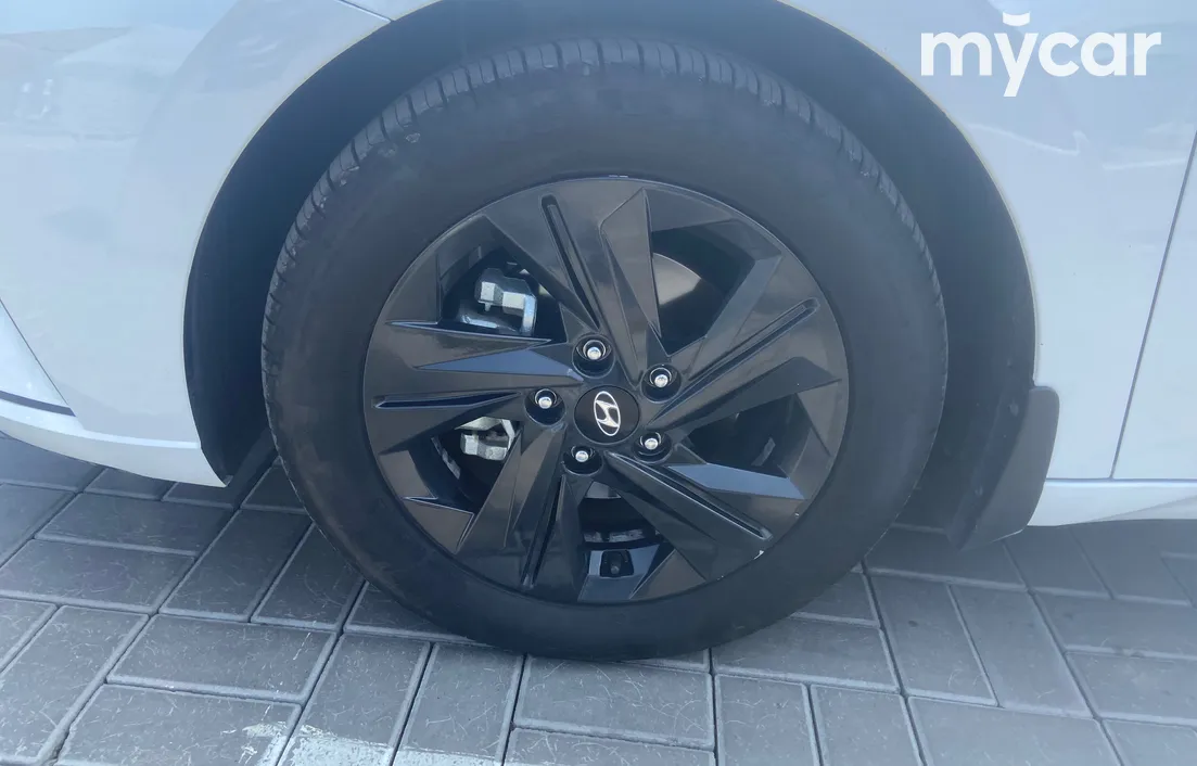 Hyundai Elantra 2022