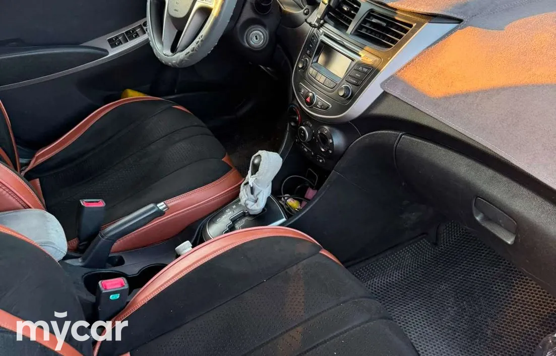 Hyundai Solaris 2015
