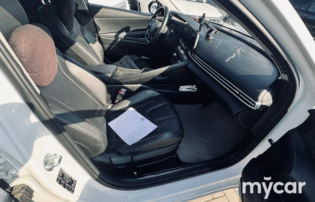 Hyundai Elantra 2024