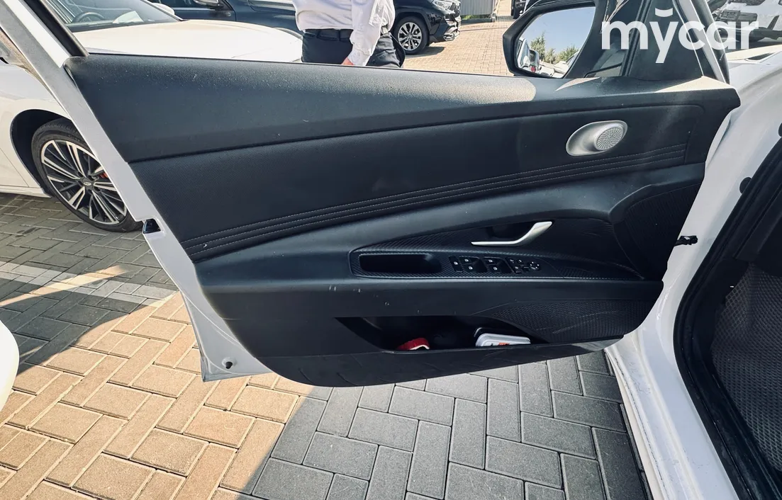 Hyundai Elantra 2024