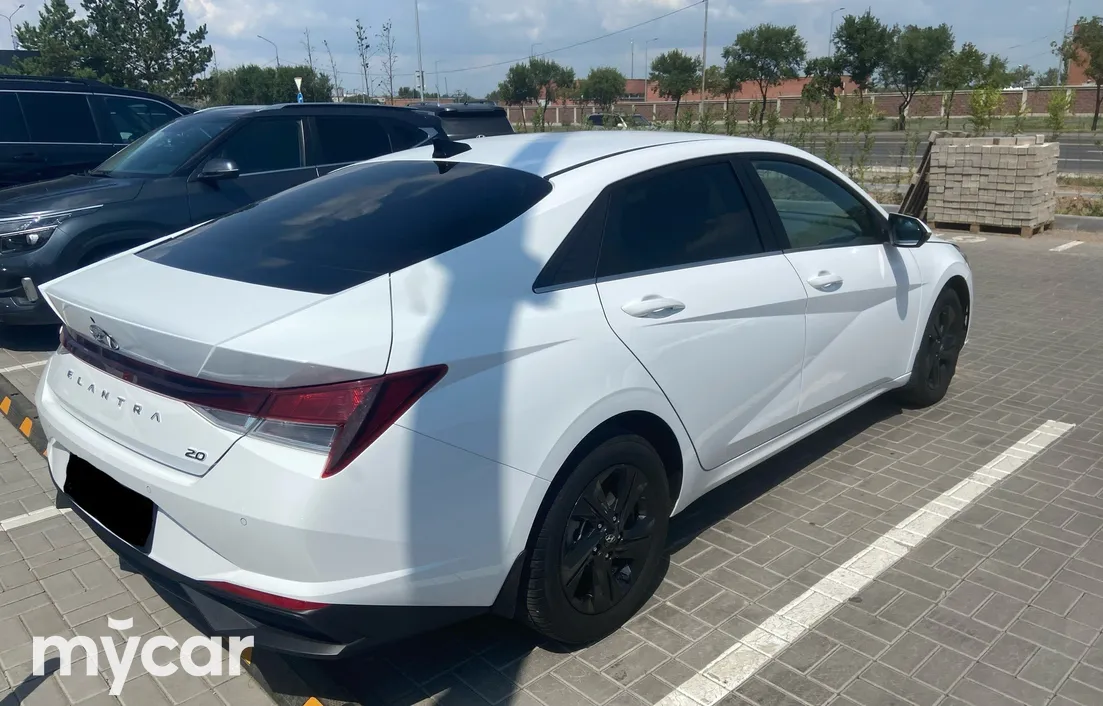 Hyundai Elantra 2022