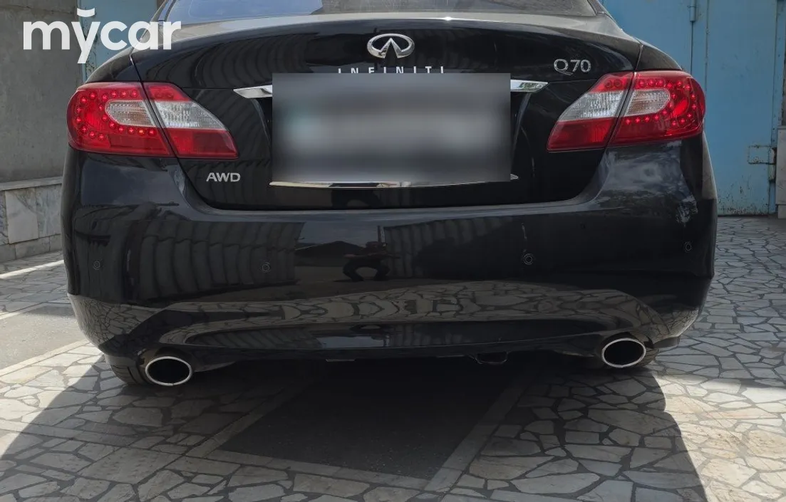Infiniti Q70 2014