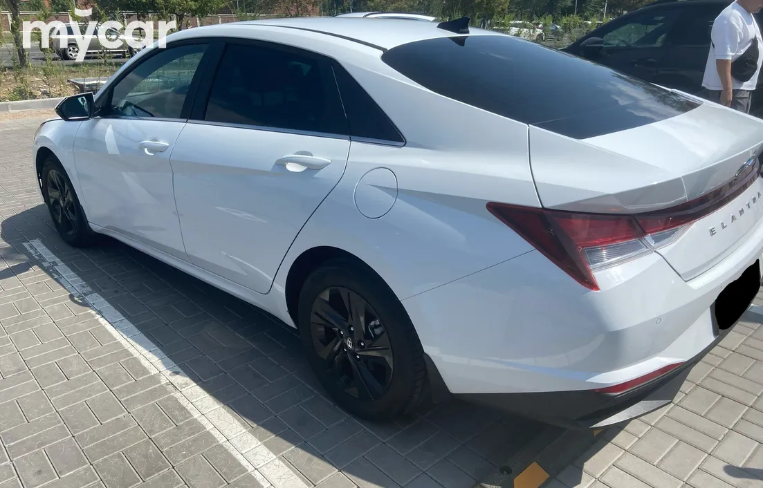 Hyundai Elantra 2022