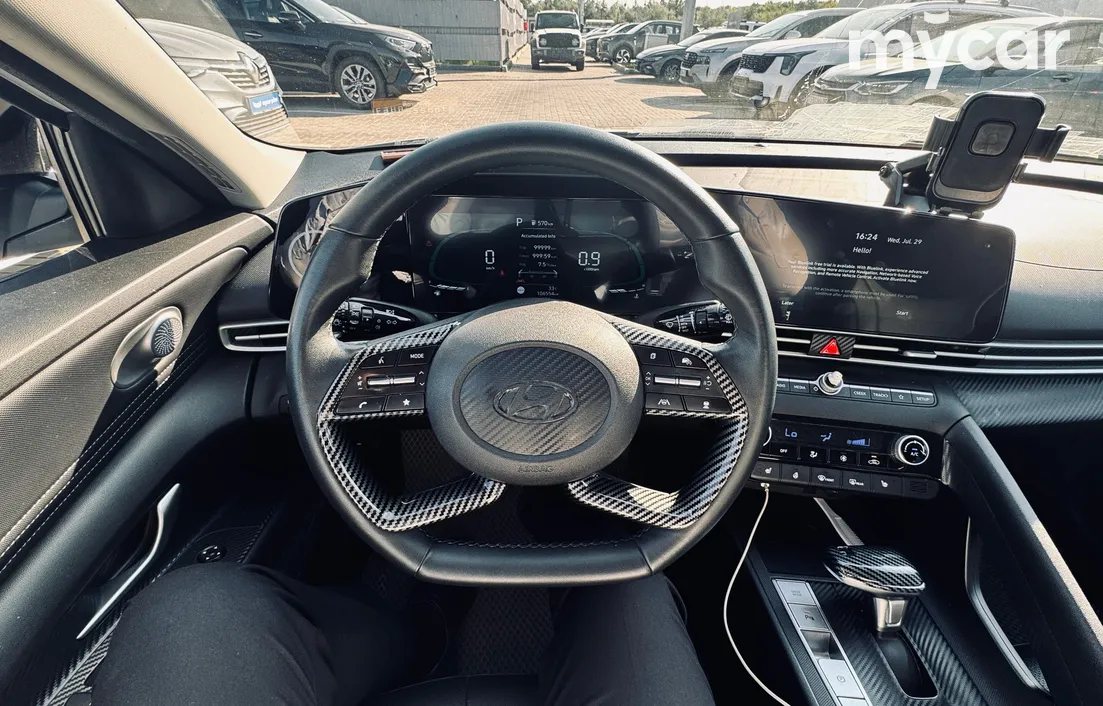 Hyundai Elantra 2024