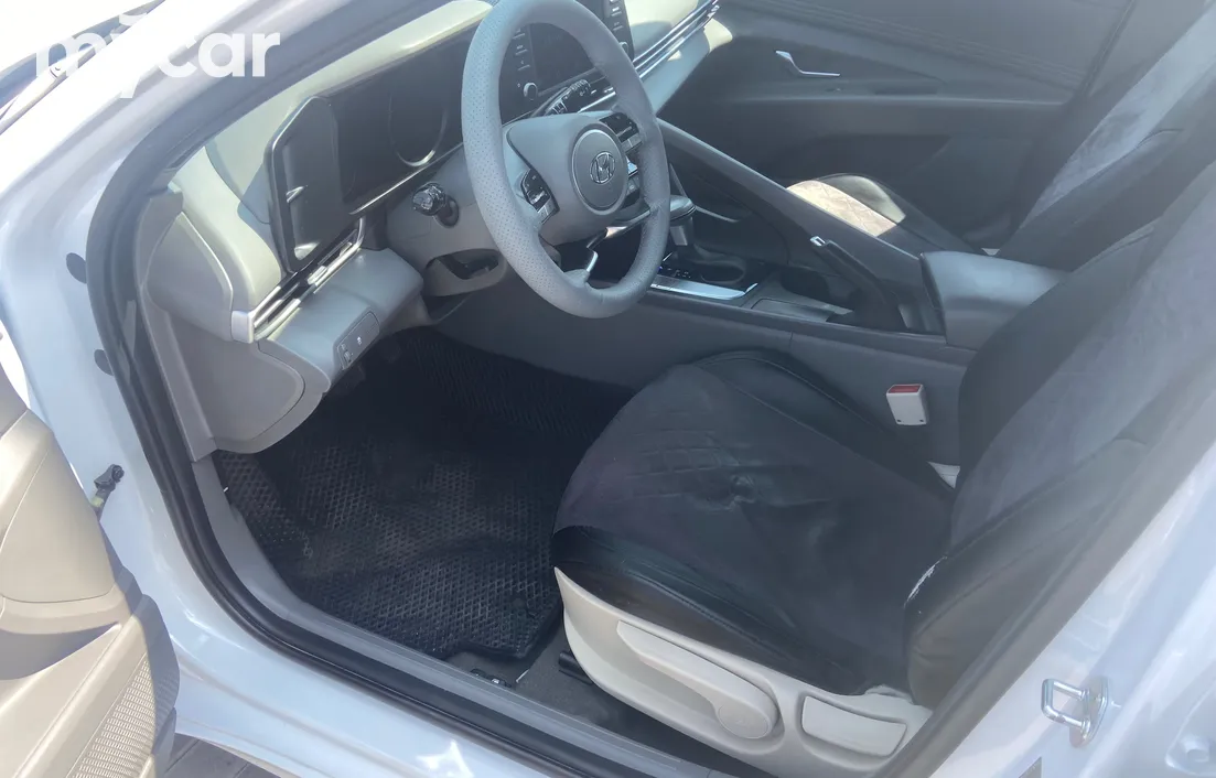 Hyundai Elantra 2022