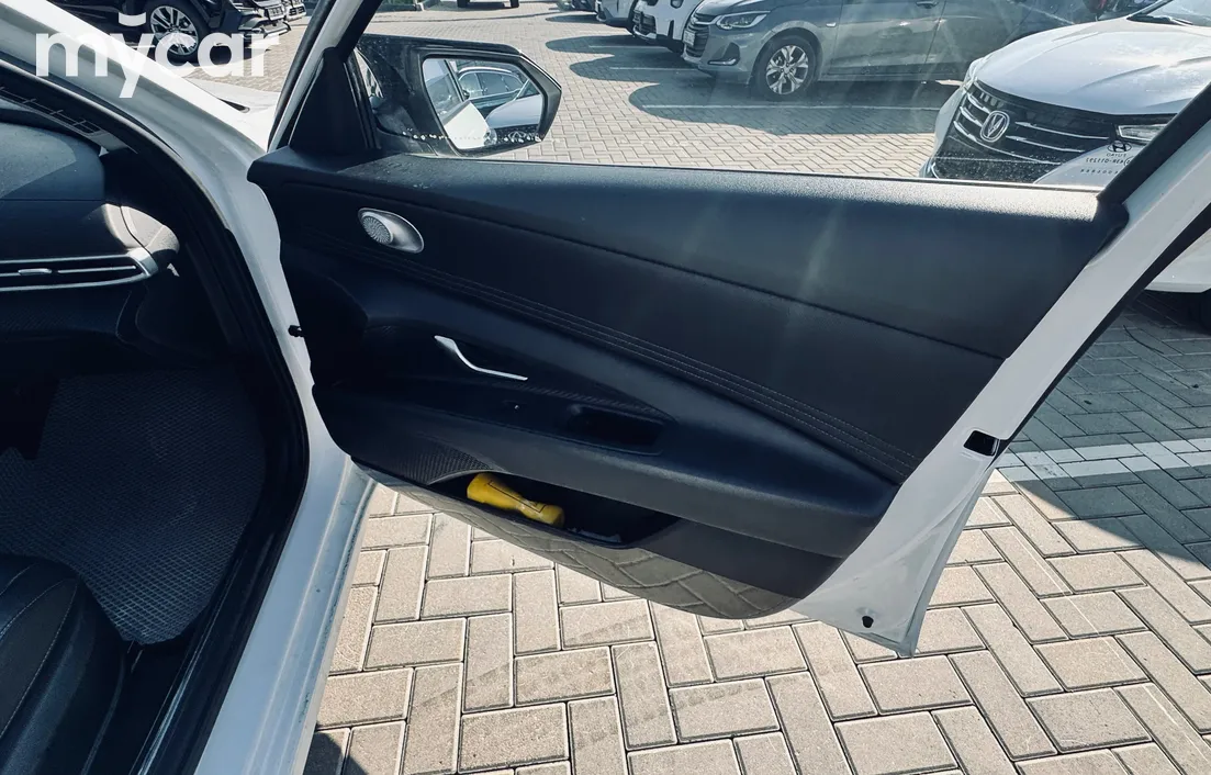 Hyundai Elantra 2024
