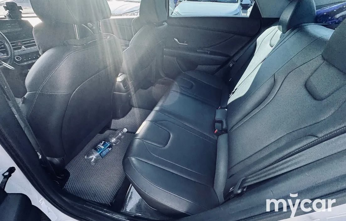 Hyundai Elantra 2024