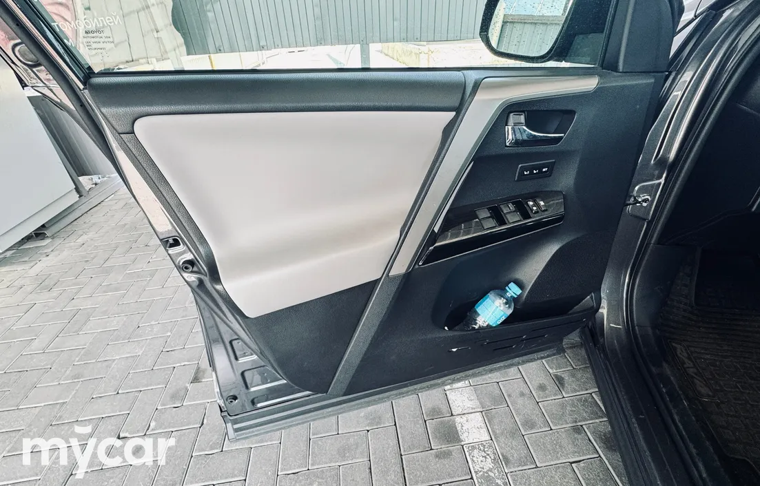 Toyota RAV4 2017